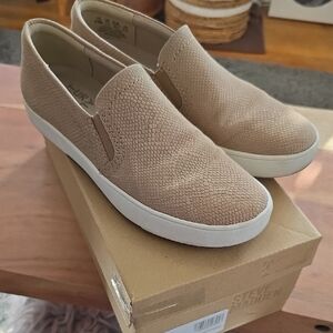 Steve Madden Beige Textured Slip-Ons